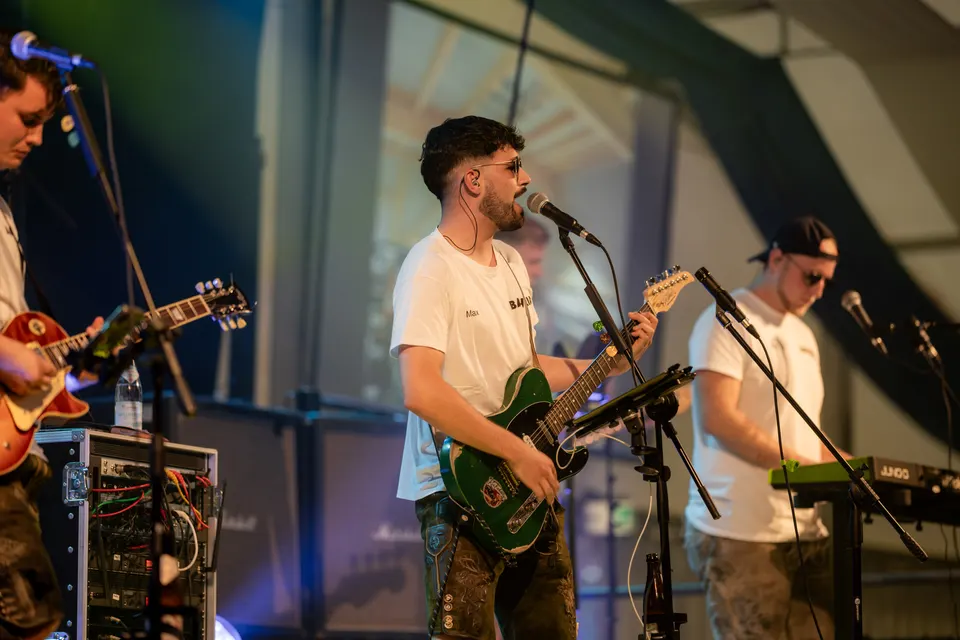 Gründungsfest FF Niederperlesreut - Freitag – Foto 1 von 397