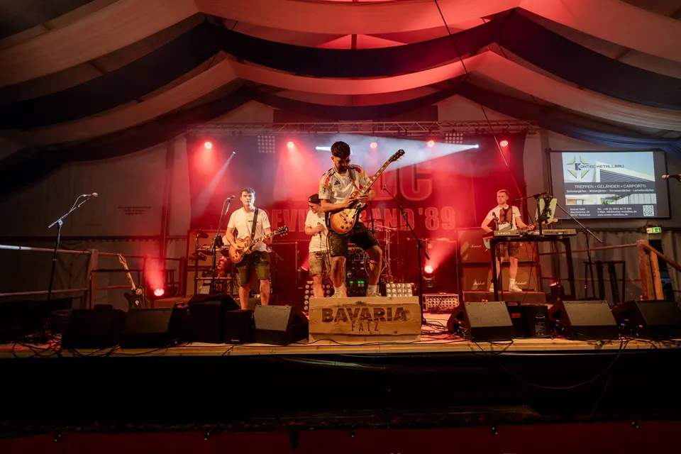 Gründungsfest FF Niederperlesreut - Freitag – Foto 23 von 397