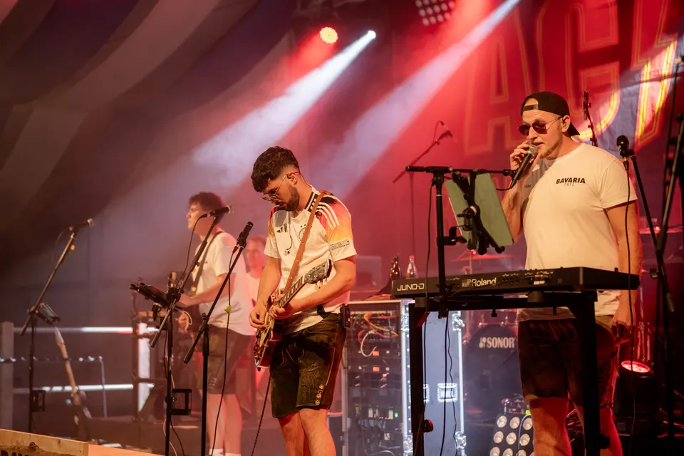 Gründungsfest FF Niederperlesreut - Freitag – Foto 28 von 397