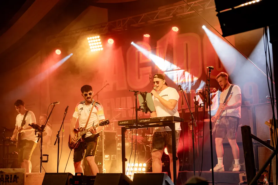 Gründungsfest FF Niederperlesreut - Freitag – Foto 29 von 397