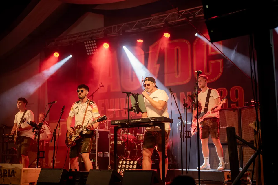 Gründungsfest FF Niederperlesreut - Freitag – Foto 30 von 397