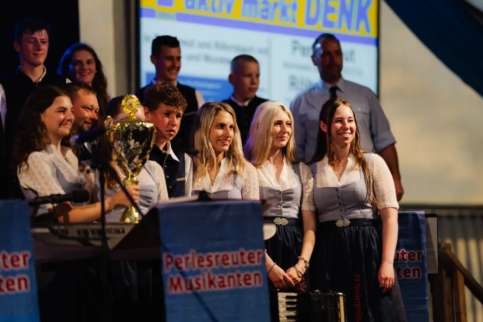 Gründungsfest FF Niederperlesreut - Samstag – Foto 582 von 730
