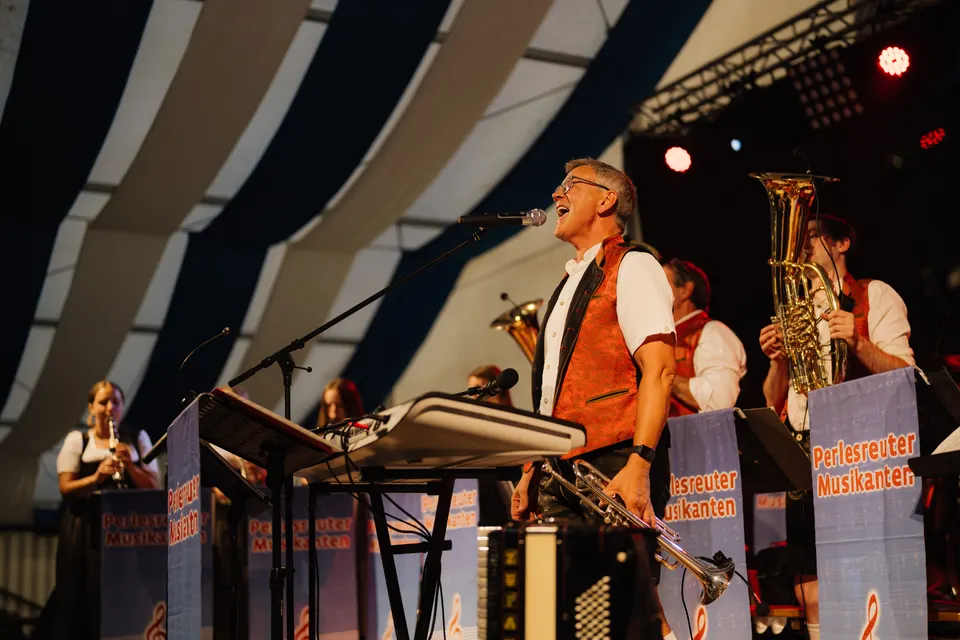 Gründungsfest FF Niederperlesreut - Samstag – Foto 594 von 730