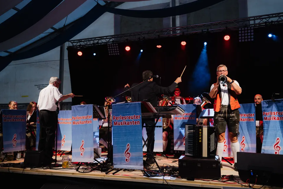 Gründungsfest FF Niederperlesreut - Samstag – Foto 601 von 730