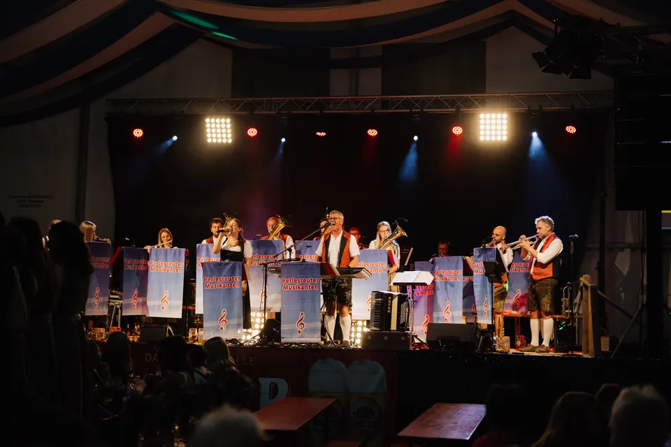 Gründungsfest FF Niederperlesreut - Samstag – Foto 612 von 730