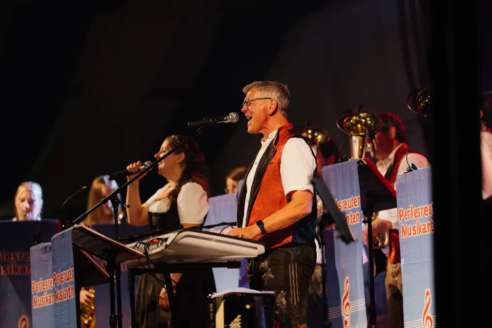 Gründungsfest FF Niederperlesreut - Samstag – Foto 613 von 730