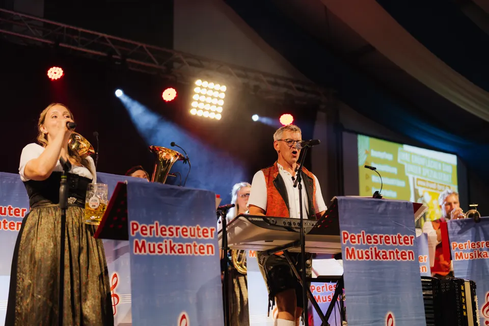 Gründungsfest FF Niederperlesreut - Samstag – Foto 617 von 730