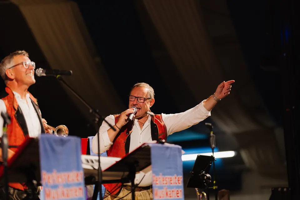 Gründungsfest FF Niederperlesreut - Samstag – Foto 654 von 730
