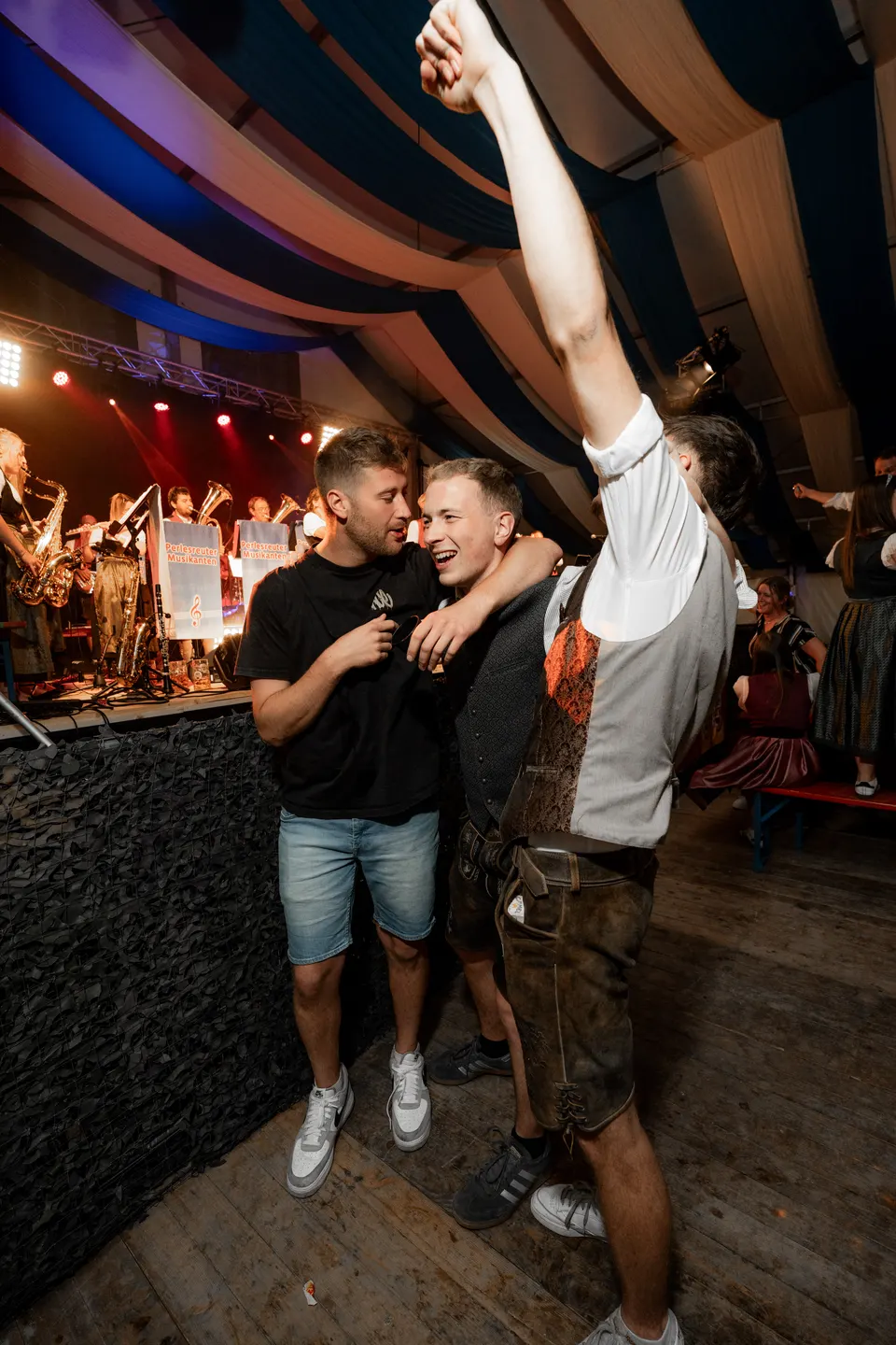 Gründungsfest FF Niederperlesreut - Samstag – Foto 713 von 730